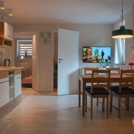 - Boczna 5a 3* Szczawno-Zdrój