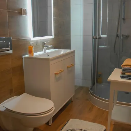- Boczna 5a Szczawno-Zdrój